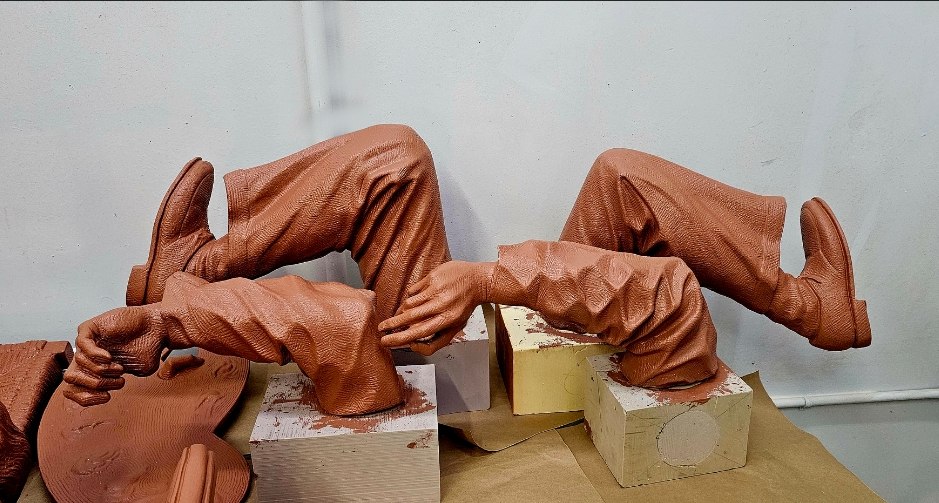 Statue by #GregPolutanovich